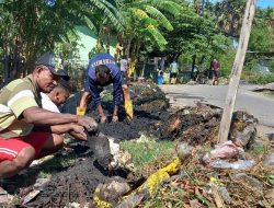 Ketua RT 27 Pimpin Kerja Bakti di Lingkup Asrama TNI-AD Kuanino.