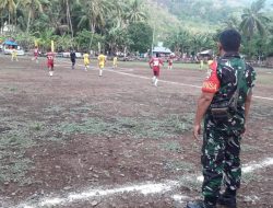 Dukung persepakbolaan Tanah Air, Babinsa laksanakan Pengamanan Turnament Agong Lewo Cup 1.