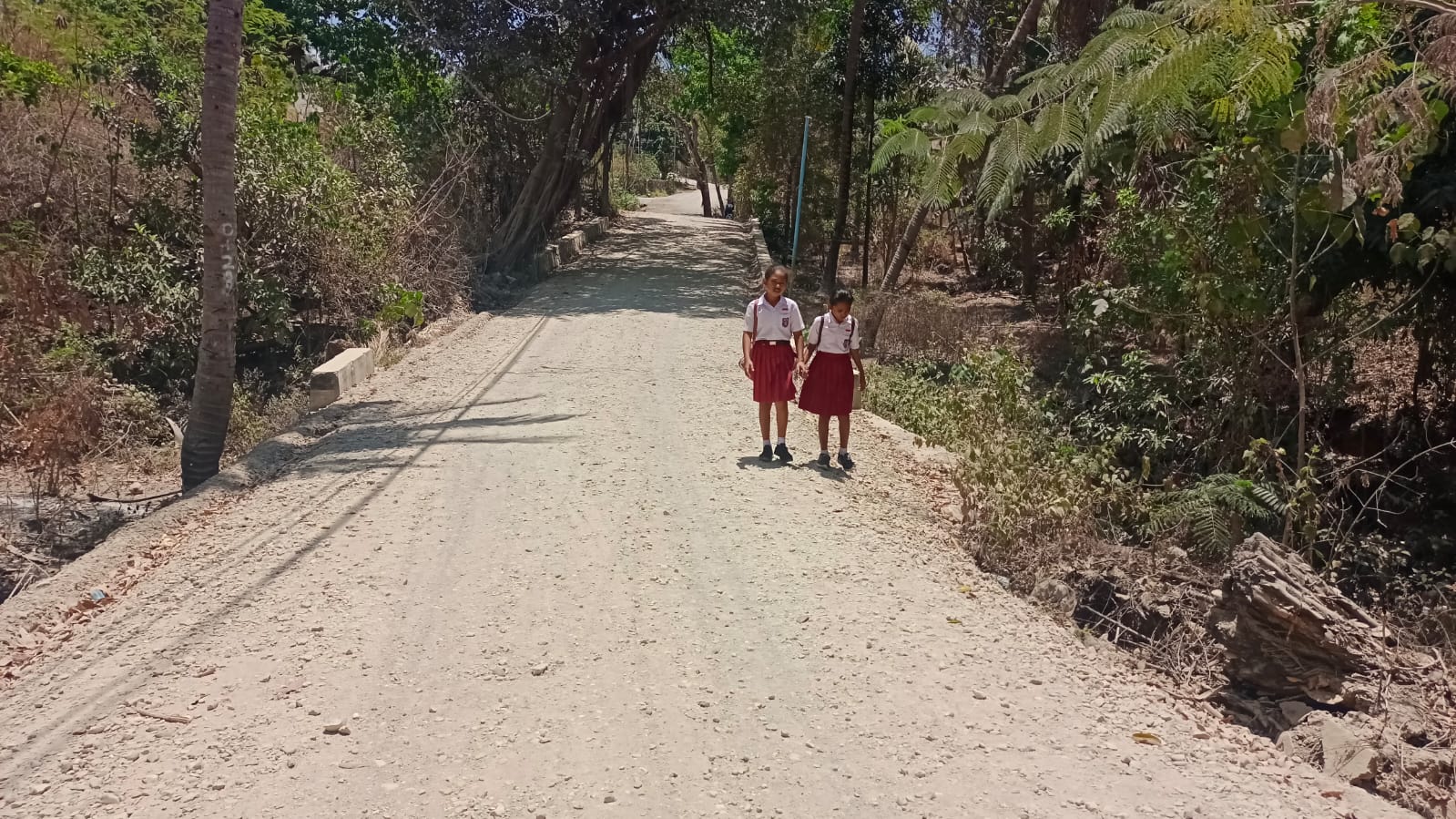 , Jalan Di Kelurahan Manutapen Sampai Saat Ini Belum Dikerjakan Oleh Pihak Yang Bersangkutan Dinas PU, Mexin TV