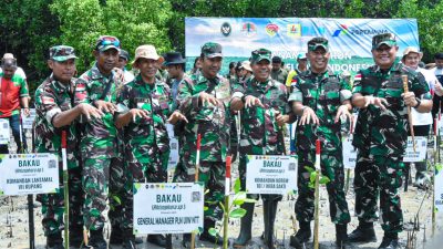 Danrem 161/Wira Sakit Hadiri Kegiatan Kick Off Program Rehabilitasi Mangrove Nasional