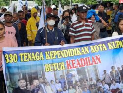 Aksi May Day, Serikat Buruh Demo di Mapolda NTT